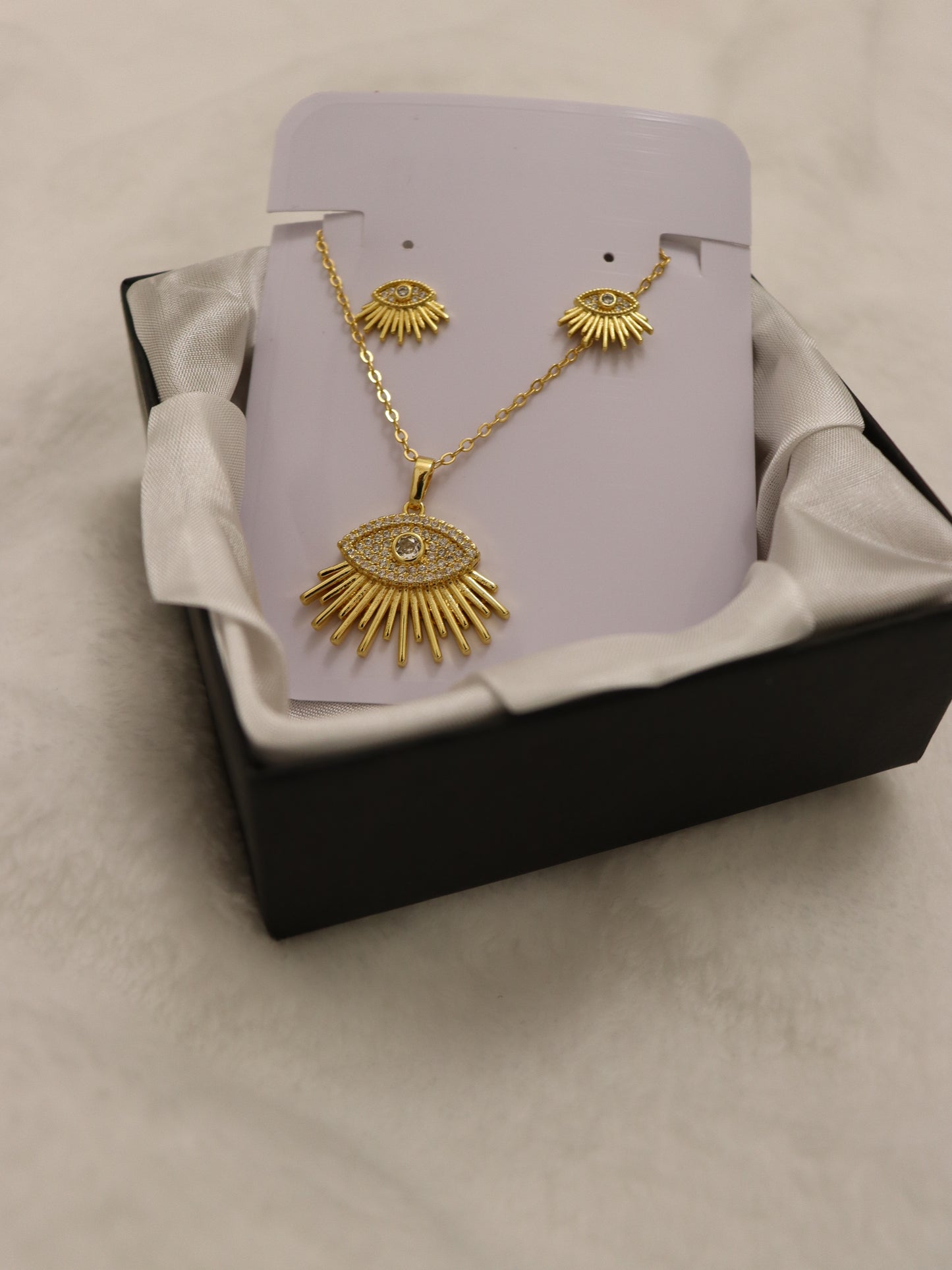 Golden Radiance Necklace Set