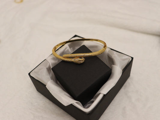 Snake Embarace Bracelet | Gold