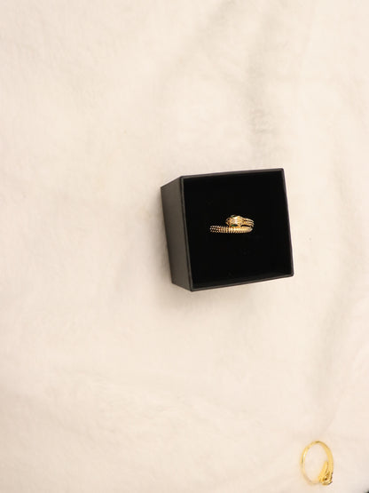 Snake Embarace Ring | Gold